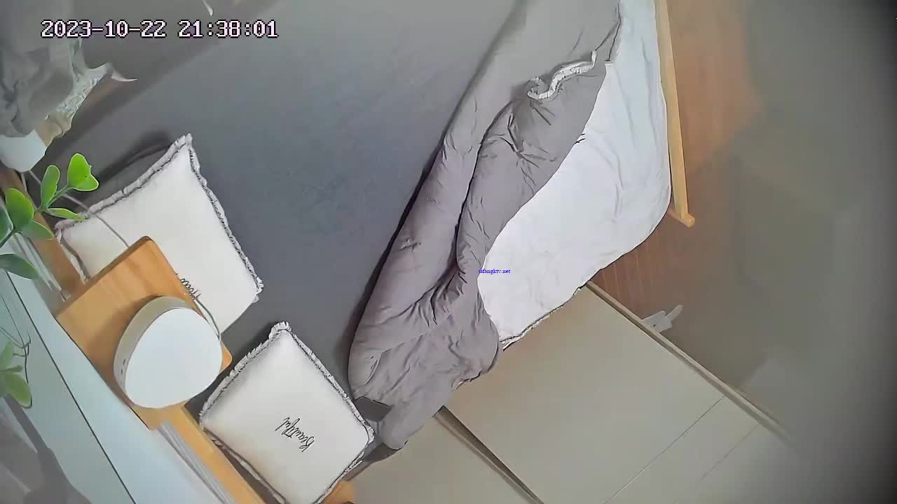2023-10-22酒店偷拍胖大款和美女朋友幽会妹子清铃般的叫床声很好听