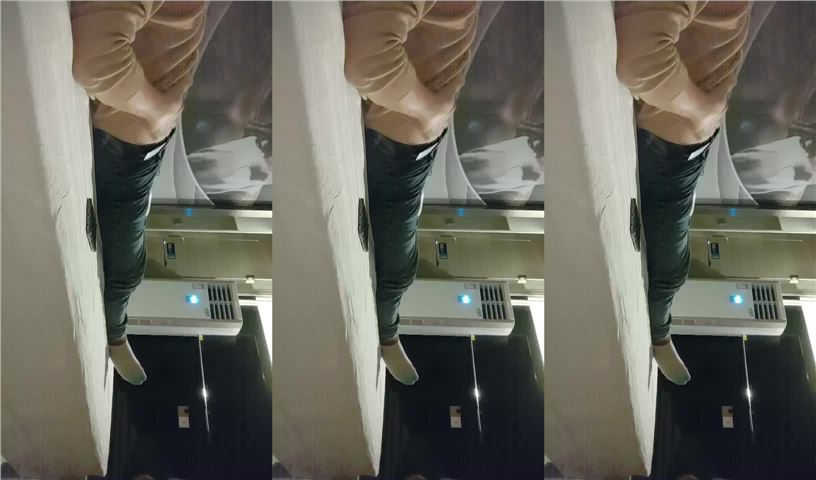 小伙深夜约美人妻，身材苗条，一对坚挺的大白兔，漫游口交，黑森林露出高频抽插，激情如火