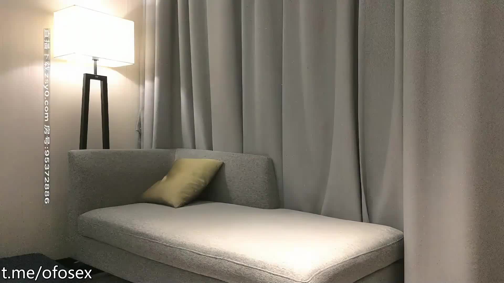 【小宝寻花】深夜场清纯白衣大奶嫩妹，穿着衣服口交骑乘侧入猛操