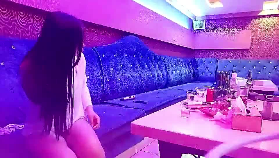 【极品探花-歌厅】2021-5-21，商K勾搭小姐姐，1500来一发，颜值高，乳房漂亮，这个听话，脱光抠穴女上位好主动