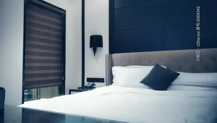 男魔小天探花约了个黑色外套肉肉少妇啪啪，舌吻摸逼口交骑乘后入抽插猛操