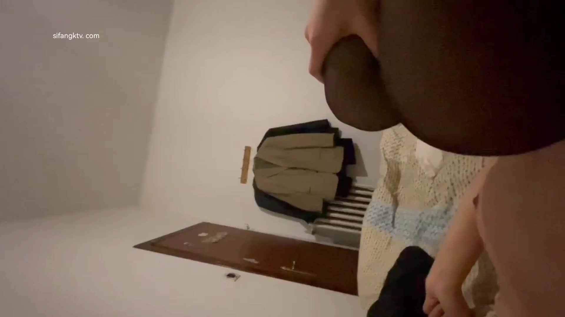 那么性感的大屁股，和那么骚的浪叫。你能顶住多少分钟不射