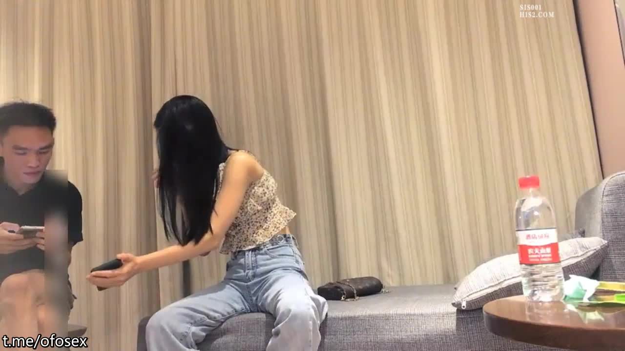 高挑大长腿低胸衣小姐姐约酒店坐在腿上揉捏肉体舌吻吸吮极品翘臀摩擦鸡巴硬邦邦吧叽猛力深入狠插