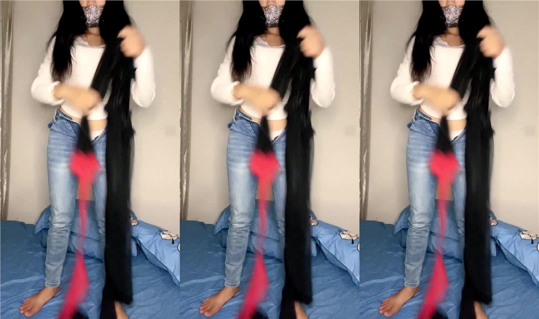 丝袜高跟露脸美美哒小少妇跟小哥激情啪啪，让小哥吃奶玩逼舔弄骚穴，口交大鸡巴无套插入，揉着奶子后入爆草