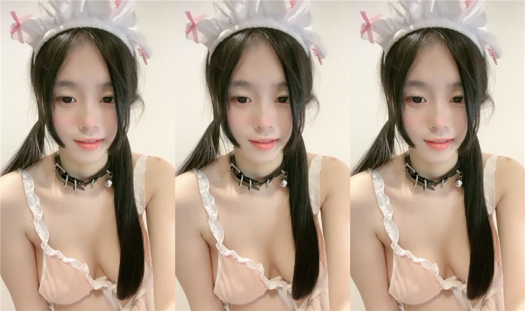 菠萝果酱风骚学妹甜美诱人，迷人的骚奶子被自己揉捏的变形真刺激，掰开逼逼给狼友看