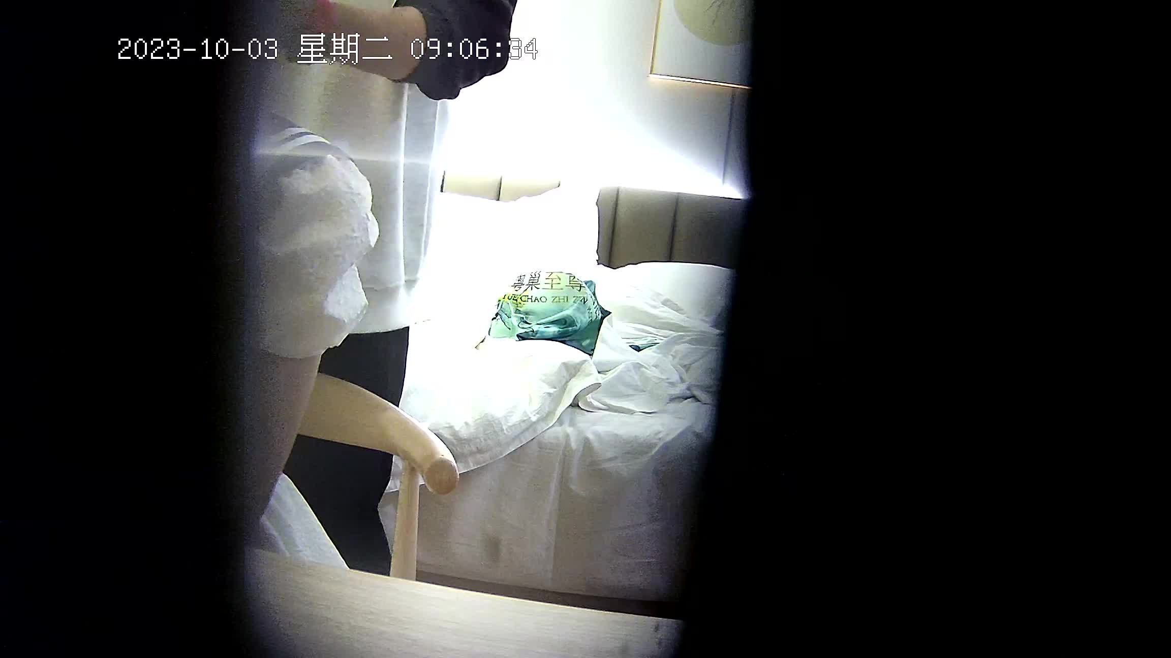 2023-10-3新流出酒店偷拍JK制服超短裙妹子干到一半来事了性欲来了不管那么多接着干