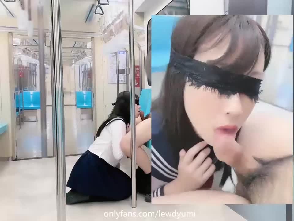 纯欲小学妹反差校园女神〖优咪〗小学霸在地铁上被主人爸爸调教，老师同学眼中的乖乖女