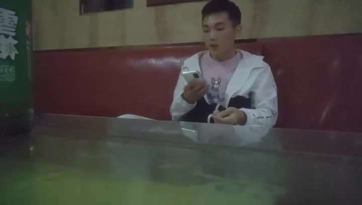 【零零后杀手】歌厅探花，花臂纹身骚御姐，唱唱歌骑在身上各种摸，抬起双腿沙发上爆操
