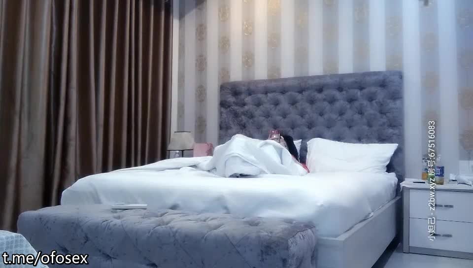 丰乳翘臀美女