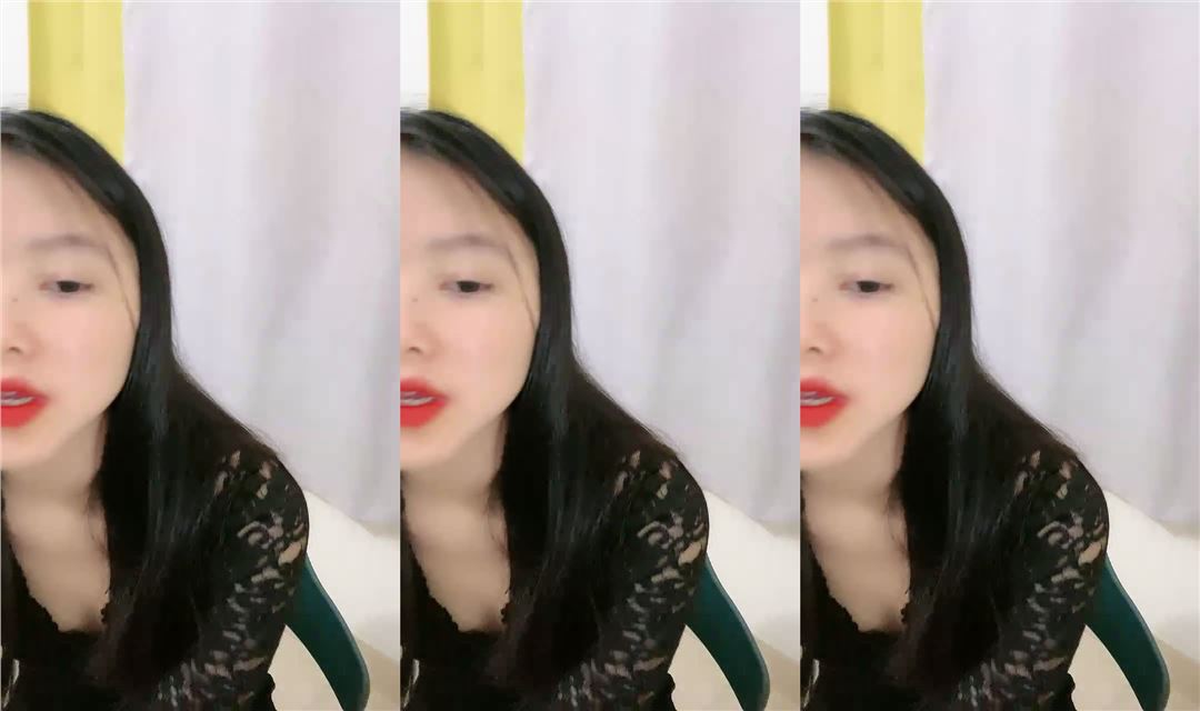 难得粉穴极品美少女！高颜值一身黑裙！撩起看粉嫩BB，小穴已经很湿了，震动棒抽插，低低呻吟