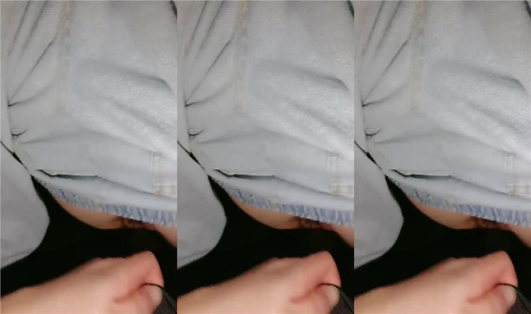 操18嫩妹妹！半脱下牛仔裤直接操！多汁肥鲍一顿输出，极品美臀骑乘位，上下套弄受不了