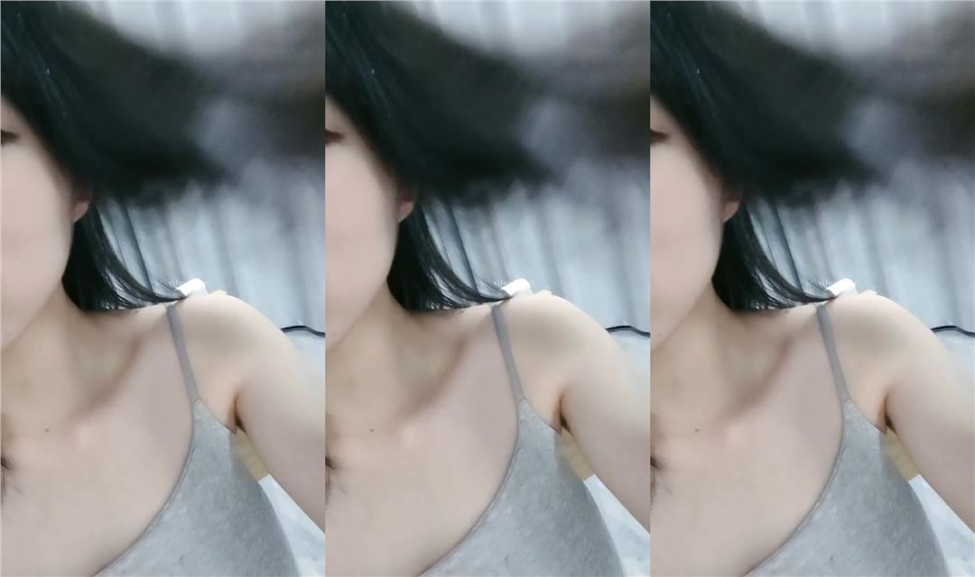 八月份最美，最可爱的小仙女！ 。 18岁校花，露脸。乳形完美，纤细的少女胴体