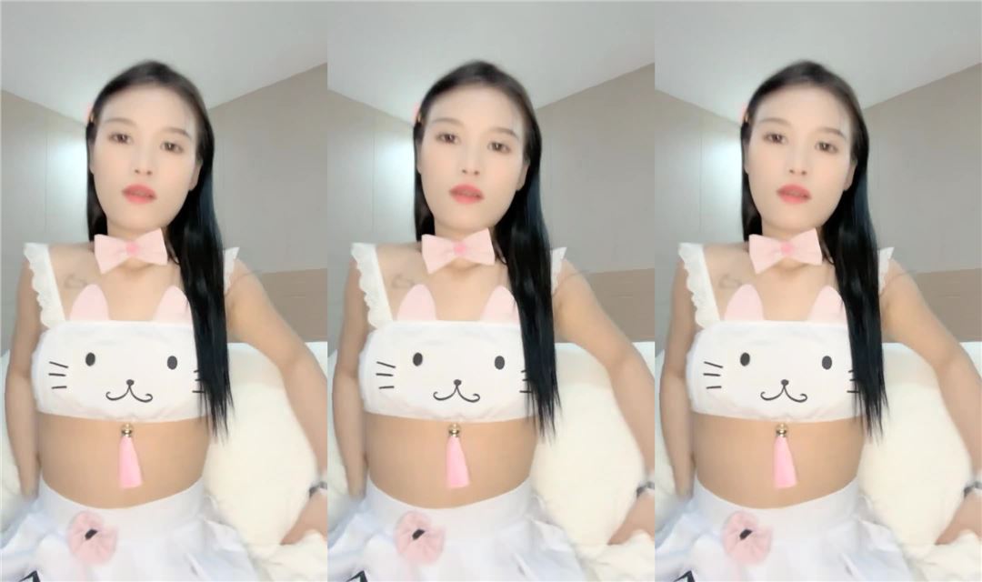极品尤物新人美女！近期下海黄瓜自慰！性感情趣装丁字裤，扒开内裤摩擦骚穴，黄瓜插完跳蛋上