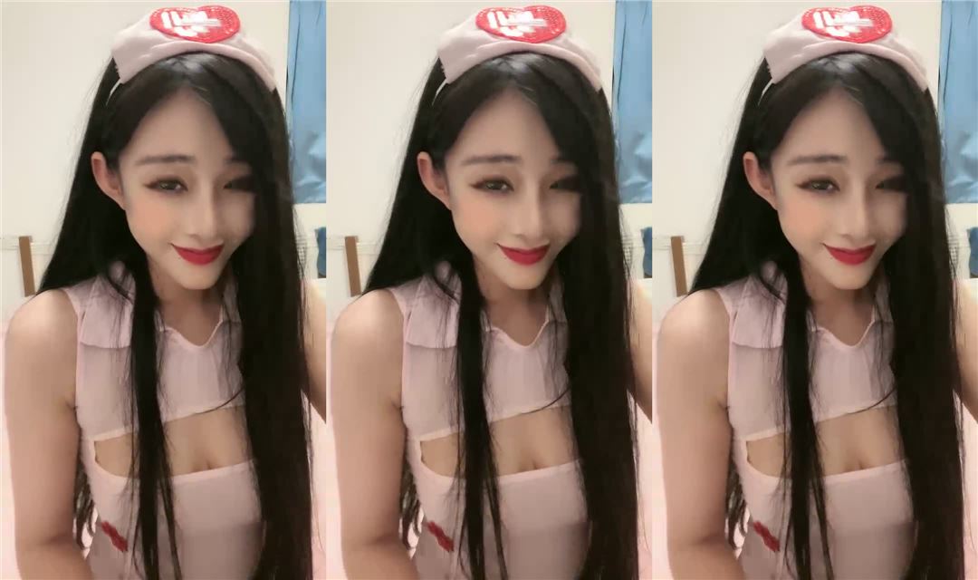 超骚的美女小护士，全程露脸丝袜高跟大秀诱惑狼友，跟狼友互动撩骚，揉奶玩逼道具抽插高潮迭起