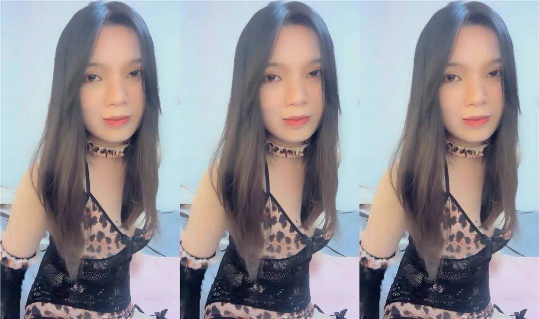 豹纹内衣甜美女神！刚过大姨妈密码房！极品白嫩美乳，换上情趣装诱惑，从下往上视角