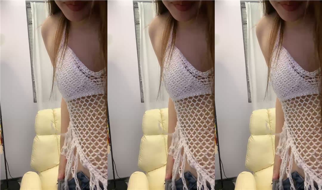 奶子很正的极品女友，全程露脸大秀直播，黑丝诱惑听指挥互动撩骚，奶子比心坚挺诱人，骚穴特写