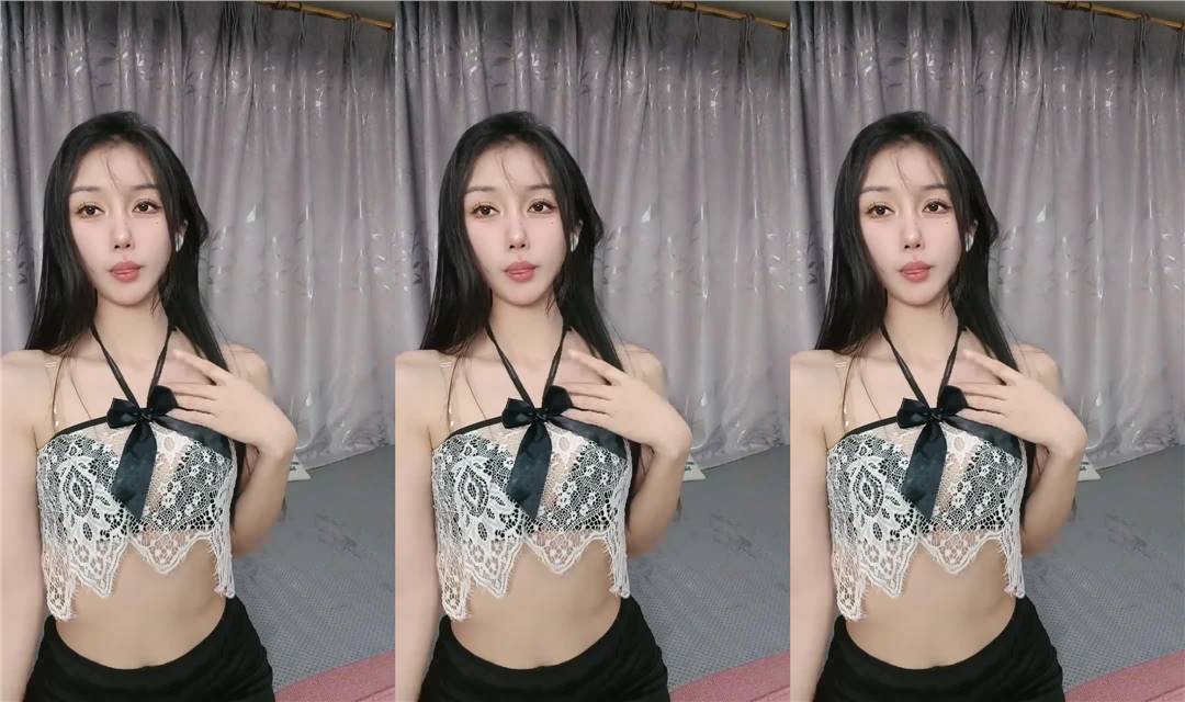 顶级颜值尤物女神！细腰黑丝美腿！开档肉丝自摸骚穴，多毛紧致小穴扣弄，翘起美臀摇摆