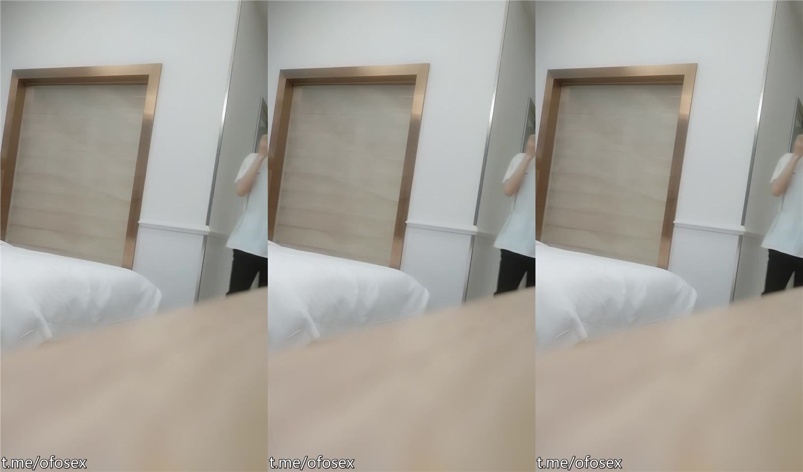 【#激情的小杨探花】，小伙是个颜值控，来了两个美女才满意，神似童谣，极品魔鬼身材